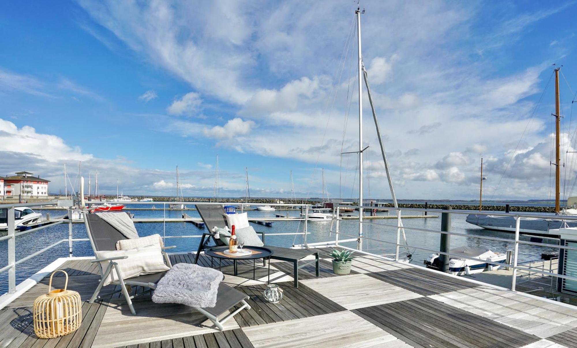 Exklusives Ostsee-Hausboot, Kueche Mit Spueler, Tv, Grosse Sonnenterrasse, 3X Kostenfreie Kfz-Parkplaetze, Klimaanlage, Bis Zu 6 Personen, 2X Baeder, Waschmaschine Boltenhagen  Eksteriør bilde