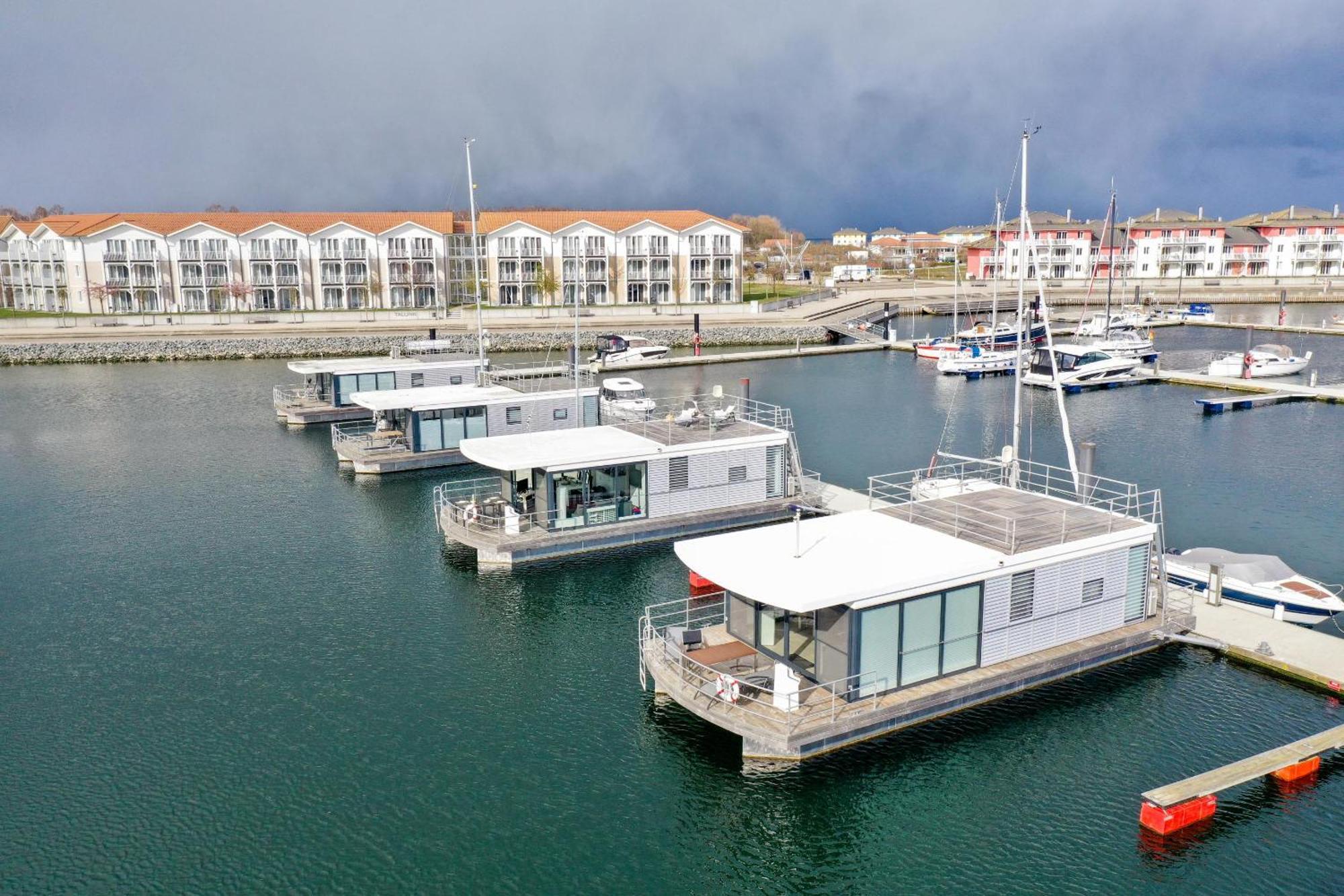 Exklusives Ostsee-Hausboot, Kueche Mit Spueler, Tv, Grosse Sonnenterrasse, 3X Kostenfreie Kfz-Parkplaetze, Klimaanlage, Bis Zu 6 Personen, 2X Baeder, Waschmaschine Boltenhagen  Eksteriør bilde