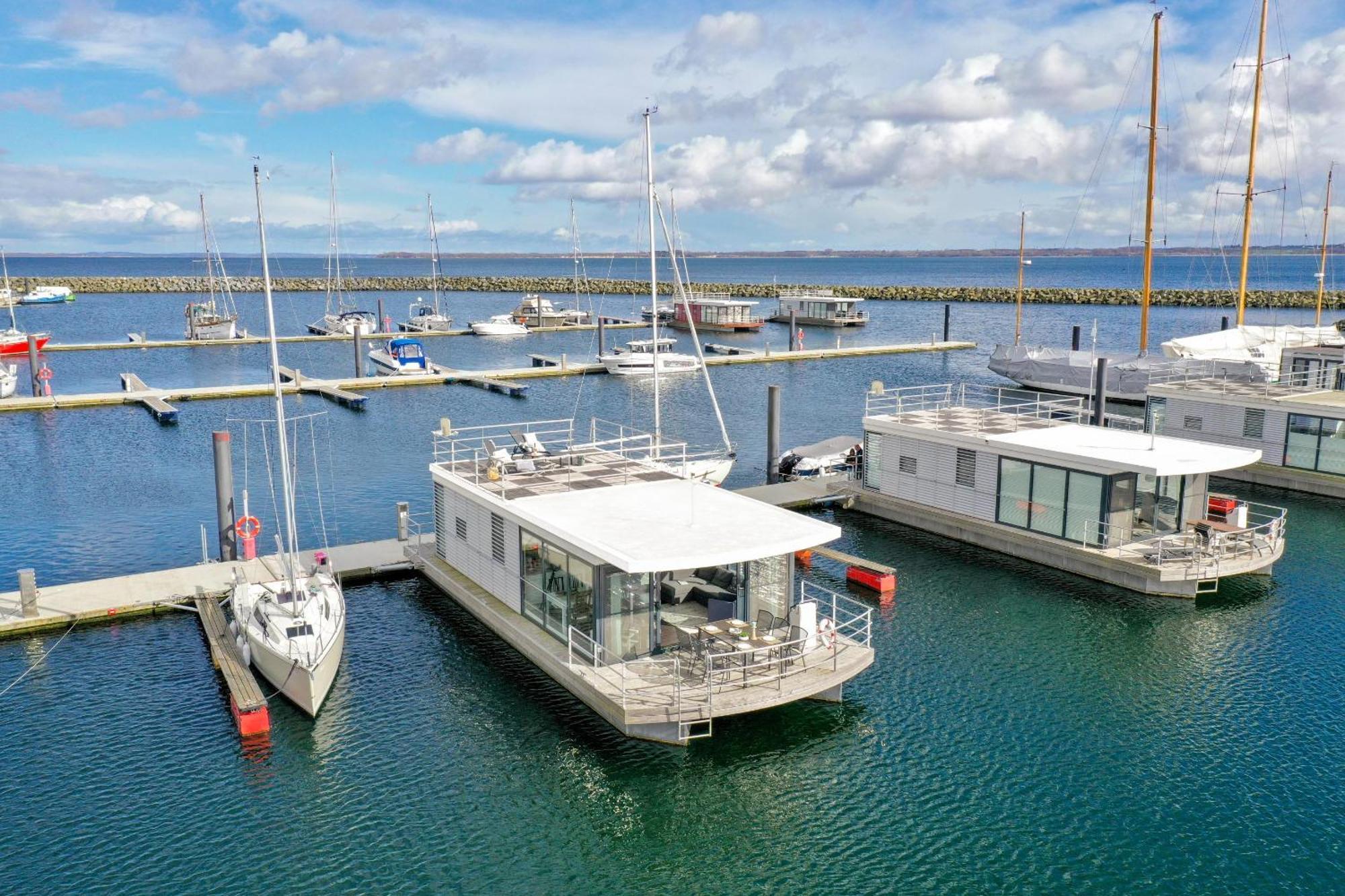 Exklusives Ostsee-Hausboot, Kueche Mit Spueler, Tv, Grosse Sonnenterrasse, 3X Kostenfreie Kfz-Parkplaetze, Klimaanlage, Bis Zu 6 Personen, 2X Baeder, Waschmaschine Boltenhagen  Eksteriør bilde