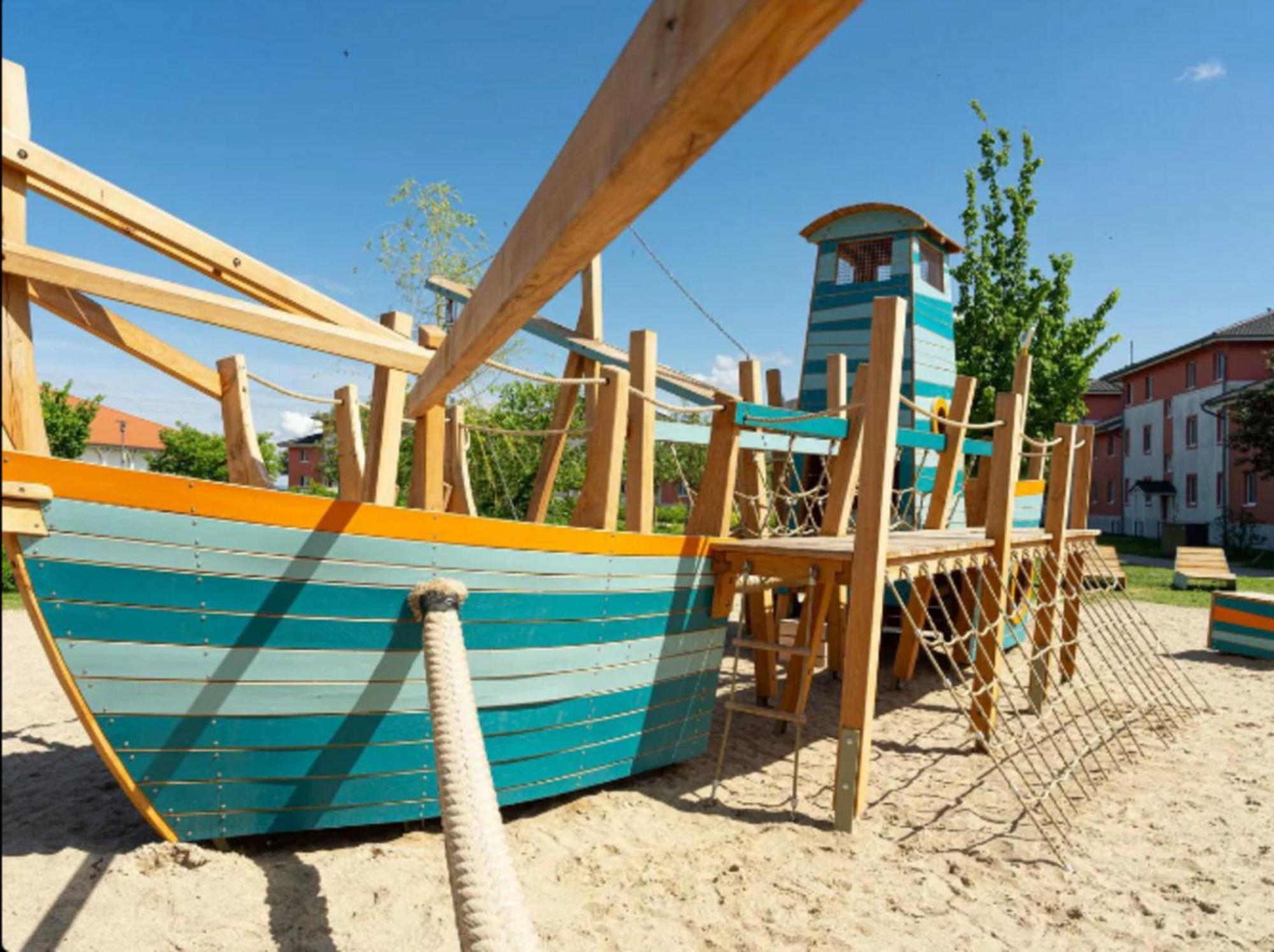 Exklusives Ostsee-Hausboot, Kueche Mit Spueler, Tv, Grosse Sonnenterrasse, 3X Kostenfreie Kfz-Parkplaetze, Klimaanlage, Bis Zu 6 Personen, 2X Baeder, Waschmaschine Boltenhagen  Eksteriør bilde