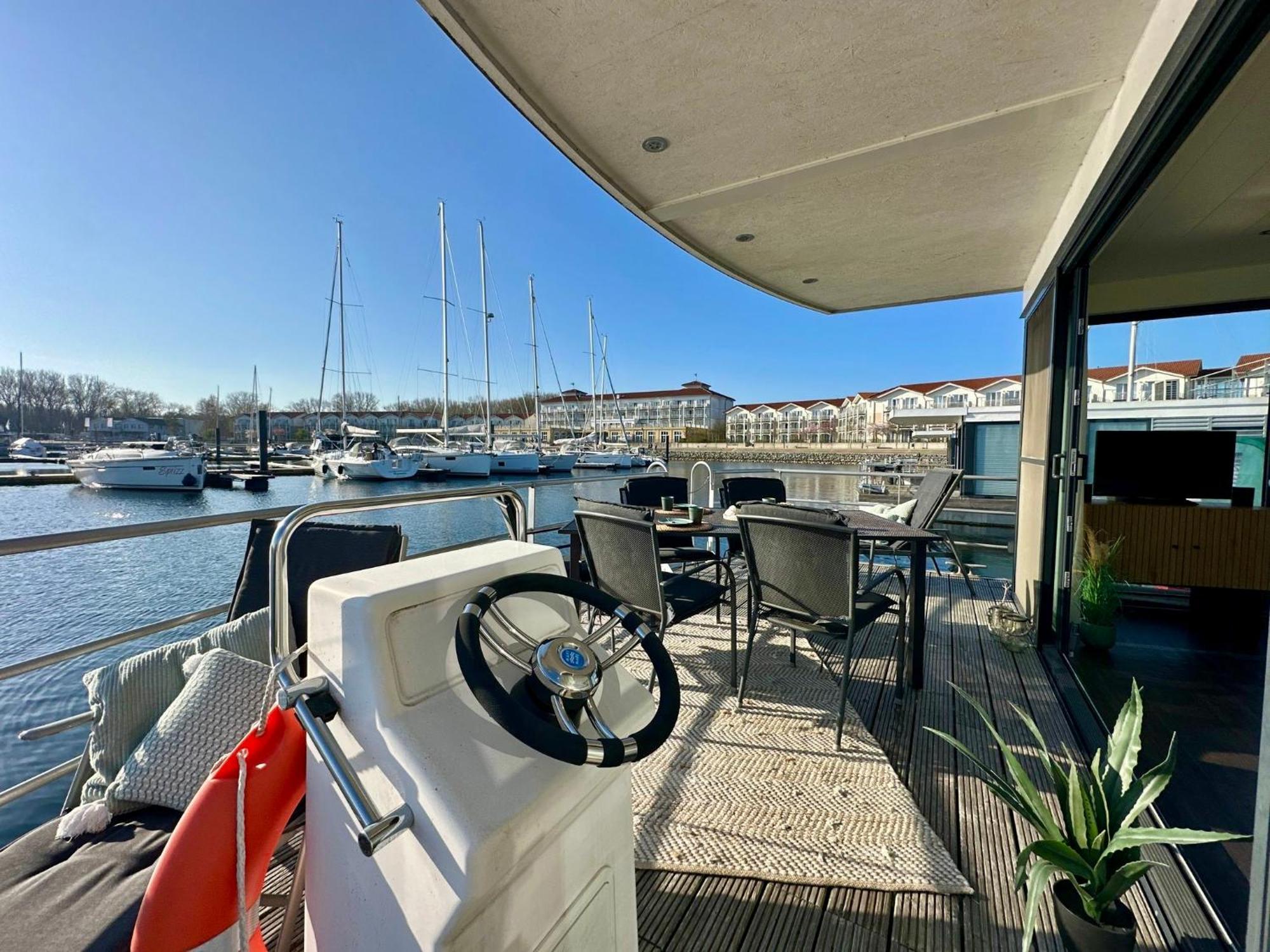 Exklusives Ostsee-Hausboot, Kueche Mit Spueler, Tv, Grosse Sonnenterrasse, 3X Kostenfreie Kfz-Parkplaetze, Klimaanlage, Bis Zu 6 Personen, 2X Baeder, Waschmaschine Boltenhagen  Eksteriør bilde